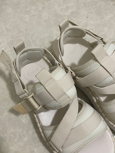 【雑誌掲載】クロエ　Chloe “LILLI”フラットサンダル CHC22U627Y4