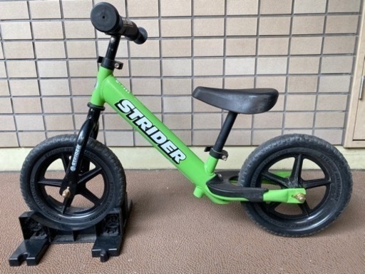ストライダー　緑　プロテクターつけます