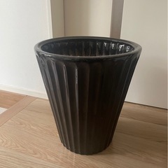 🪴植木鉢🪴　陶器では無いので軽いです