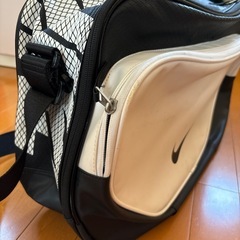 NIKE  エナメルバックの画像