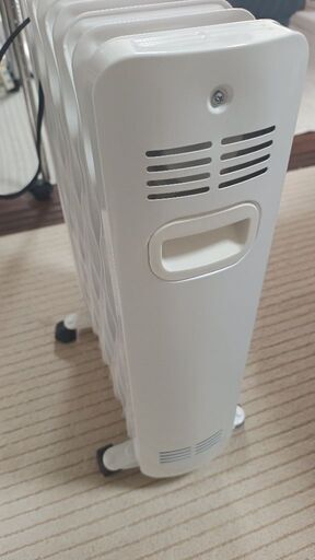 ［アイリスオーヤマ］ウェーブ型オイルヒーター KIWH2-1210D-W 2019年製（最大8畳）