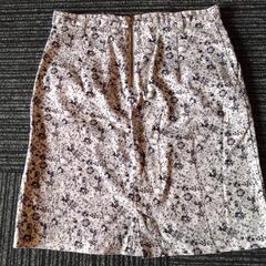 タイトスカート　花柄の画像