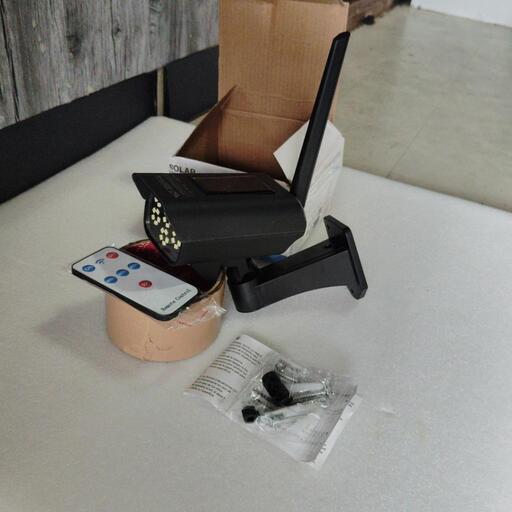 ⭐️お取り引き完了‼️④新品 防犯カメラタイプ リモコン付き ソーラー センサーライト❗️