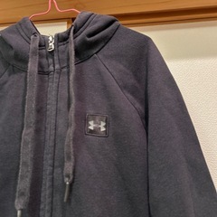 Under Armour 黒 パーカー　Sサイズ(SMサイズ)の画像