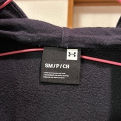 Under Armour 黒 パーカー　Sサイズ(SMサイズ)の画像