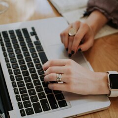 【未経験OK！在宅で働きながら英語スキルを磨き、キャリアの可能性...