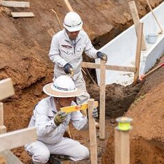 廃材搬出・場内整理　日払い11,000円〜現金手渡し　建設現場作業員急募！交通費別途ありの画像