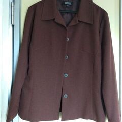 スーツ (スカート2着とジャケット1着)の画像