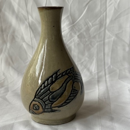 金城敏男　壺屋焼　魚文二種　酒器、一輪挿し　出品4