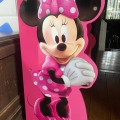 おもちゃ収納棚の画像