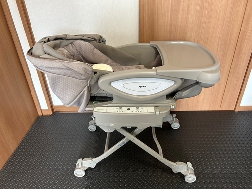 ※現在取引中　【Aprica ユラリズム】電動ハイローチェア