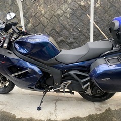 トライアンフスプリントGT
