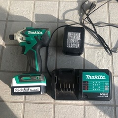 マキタ　充電式インパクトドライバー