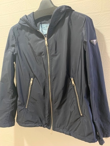 美品！プラダPRADAフード付きレディースジャケット