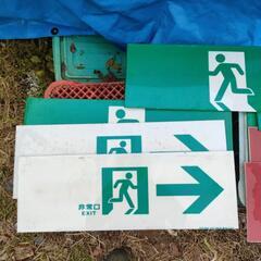 【1枚500円】非常口看板の画像