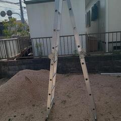 4つに折りたたみハシゴの画像