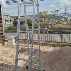 4つに折りたたみハシゴ