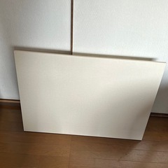 テーブル美品です。折り畳み式。サイズ約80㌢×56.5㌢高さ73㌢の画像