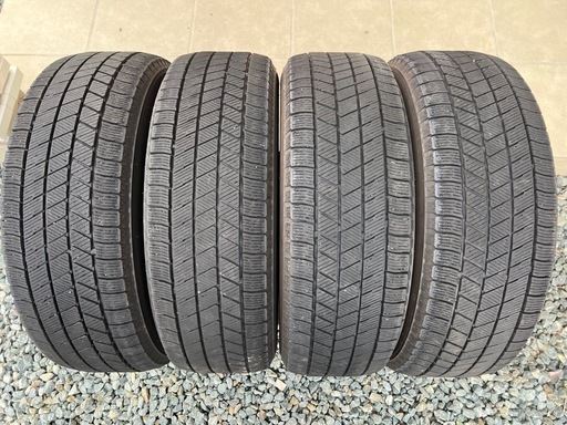 195/65R15ブリヂストンVRX3スタッドレス ヴォクシー セレナ プリウス他