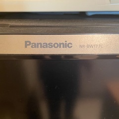 冷蔵庫、レンジ、食器棚の画像