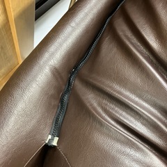 O2410-413 ３人掛けソファ ブラウン クッション部分チャック式 汚れあり 中古の画像