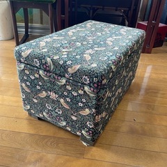 ウィリアムモリス柄の収納ボックスの画像