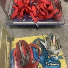 ラッシングベルト、トラック、荷物、荷台の画像