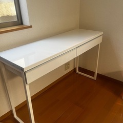10/20　IKEAの白い机