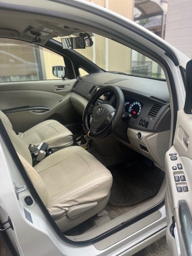 車のパーツ isis platana