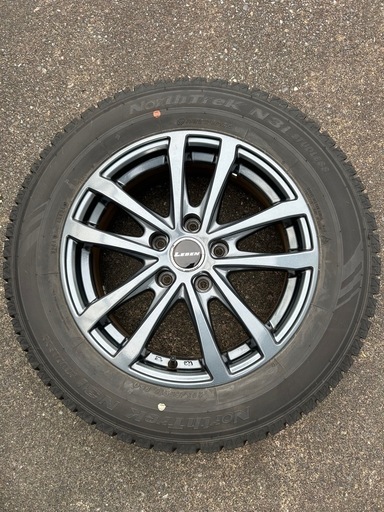 スタッドレスタイヤ4本と樹脂チェーンのセット