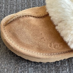 UGG ベージュ スリッポンキッズ18.5センチの画像