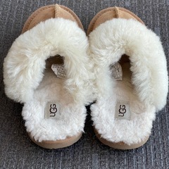 UGG ベージュ スリッポンキッズ18.5センチの画像