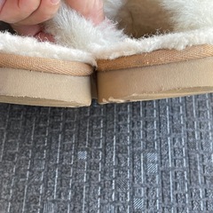 UGG ベージュ スリッポンキッズ18.5センチの画像