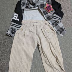 子供服　１枚３００円　１３０サイズ