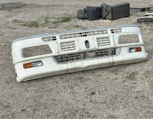 ISUZU ギガ バンパー