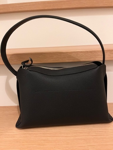 【極美品】TOV トーヴ　ハンドバッグ　黒色　シボレザー