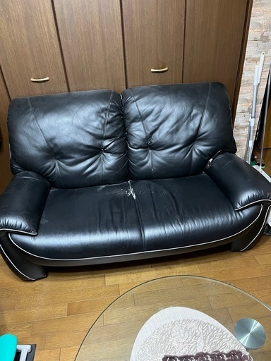 【お値段下げました】　　\n黒色の合皮ソファー