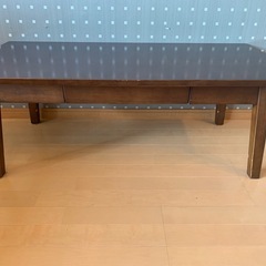 テーブル