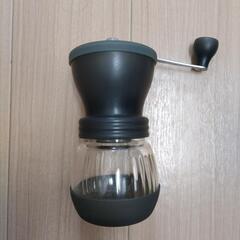 コーヒーミルとコーヒーポット