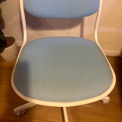 キャスター付きチェアの画像
