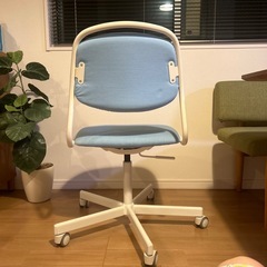 キャスター付きチェアの画像