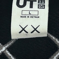 【本日取引募集中】Uniqlo x KAWS Sweatshirt "Black"の画像