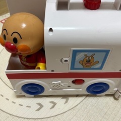 アンパンマン救急車おもちゃの画像