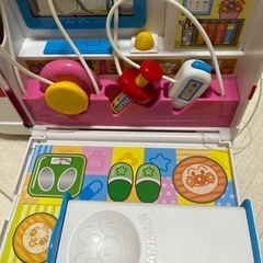 アンパンマン救急車おもちゃの画像