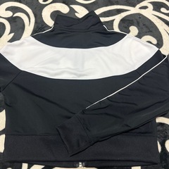 NIKE ショート丈 上着の画像