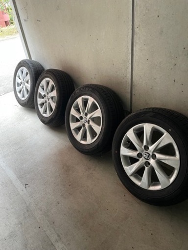 車のパーツ タイヤ、ホイール