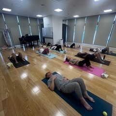 ヨガ 【対面】運動が苦手なあなたにもできる！！ 呼吸トレーナーによる慢性肩こり、腰痛に悩むあなた！横隔膜をしっかり使った「きほんの呼吸®︎」で痛みの原因を根本改善に導く！呼吸が10年後のあなたをもっと自由にする！の画像