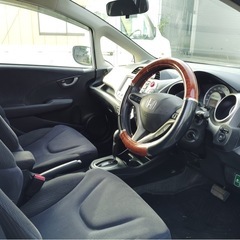 ホンダ フィットハイブリッド 　／ナビ　フルセグＴＶ　バックカメラ　Ｂｌｕｅｔｏｏｔｈ　ＤＶＤ再生ＯＫ　ＥＴＣ　の画像