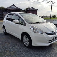 ホンダ フィットハイブリッド 　／ナビ　フルセグＴＶ　バックカメラ　Ｂｌｕｅｔｏｏｔｈ　ＤＶＤ再生ＯＫ　ＥＴＣ　の画像