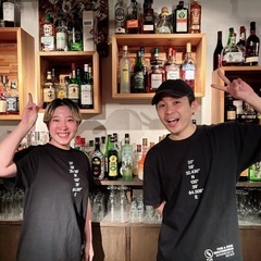 隠れ家風カフェバーのスタッフの画像